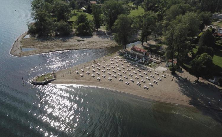 Appartamento Al Lago Lesa Exteriör bild